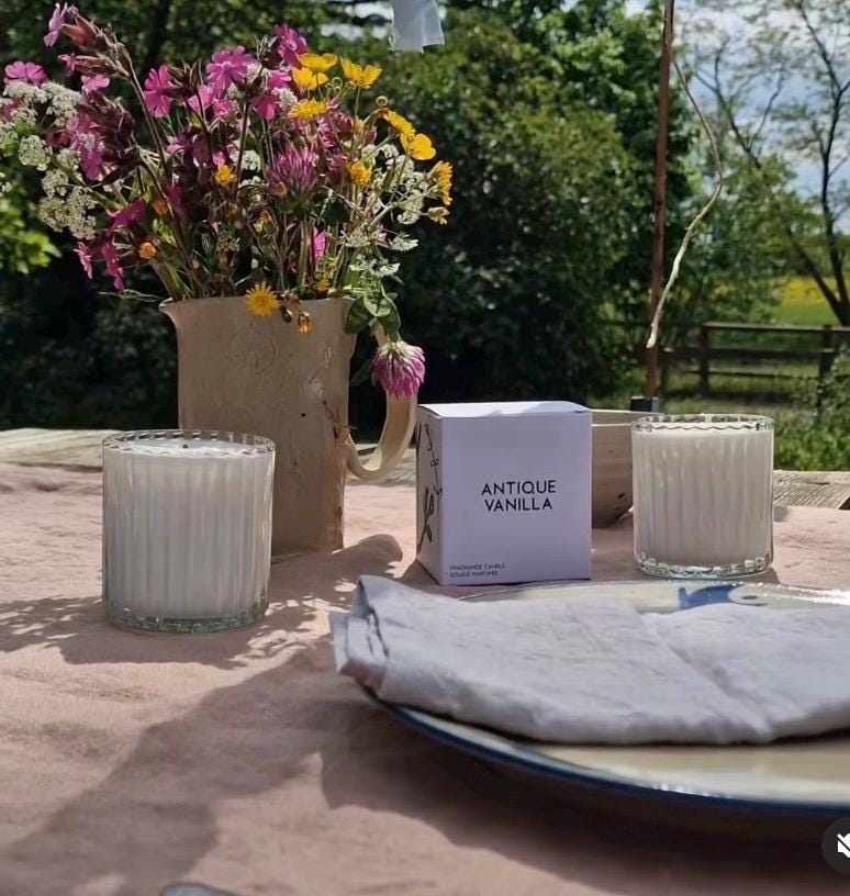 20 cl ribbed glass candle in Antique Vanilla FREE POSTAGE UK